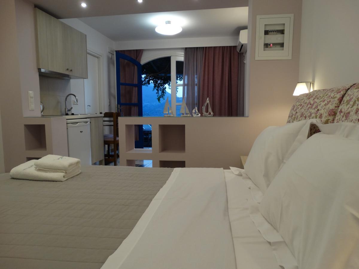 Castelopetra Aparthotel Katapola Exterior foto